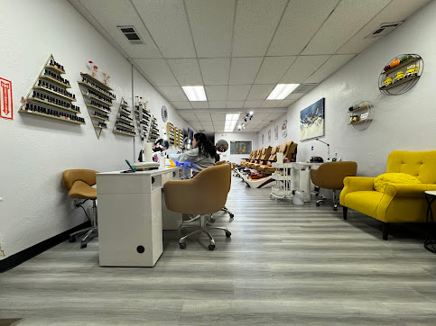 Photo Friendly Nails 5