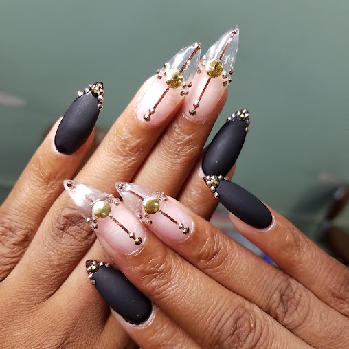 Photo Nails On Fleek 6