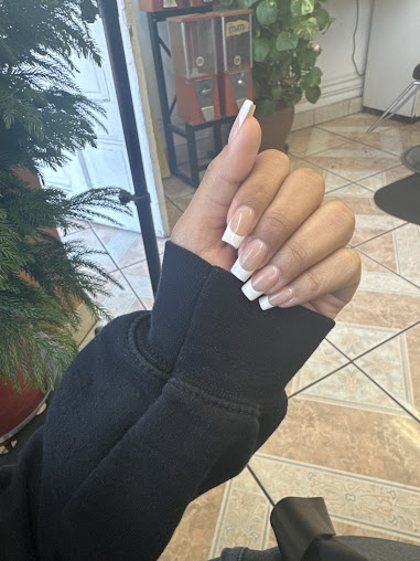 Photo Odd Nail Out 6